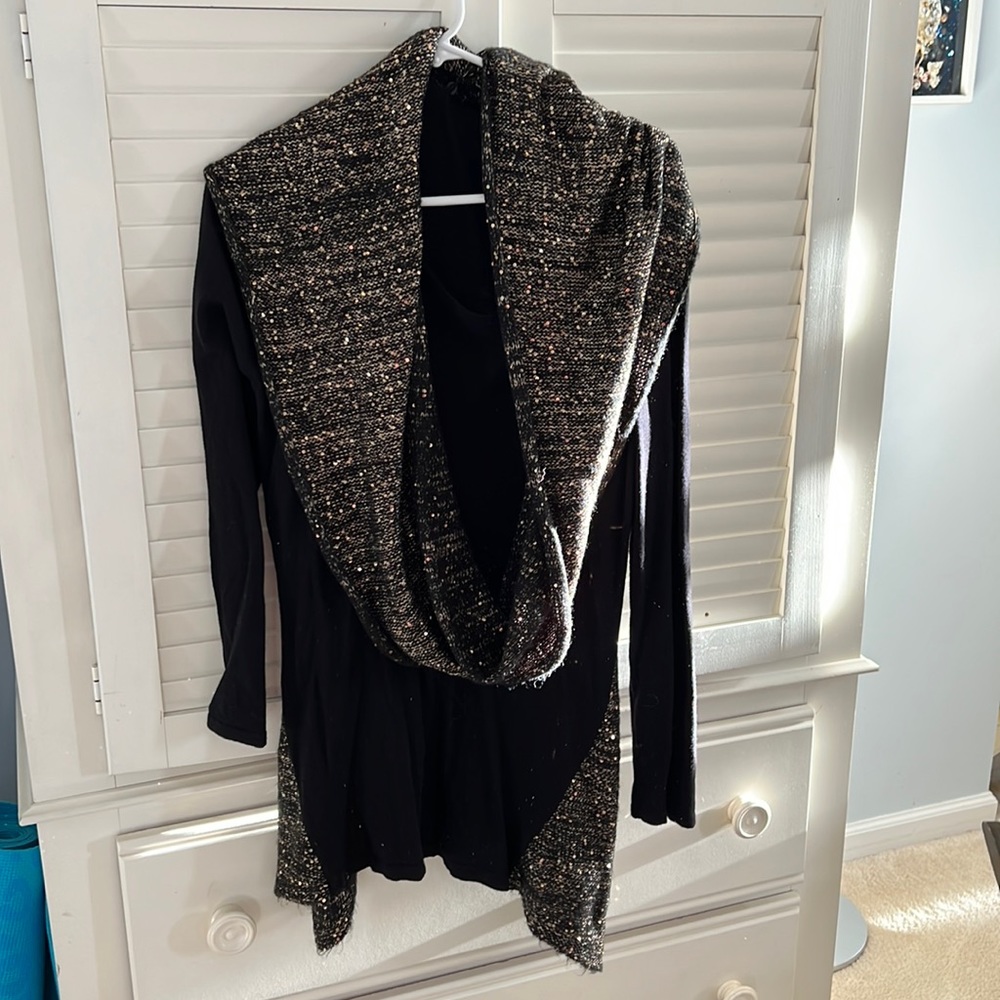 Style & co Black and Gold asymmetrical sweater with removable scarf Sz L
